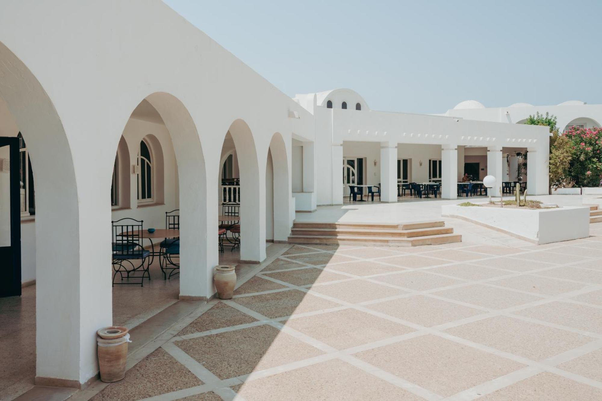 Hotel Bougainvillier Djerba Taguermess ภายนอก รูปภาพ