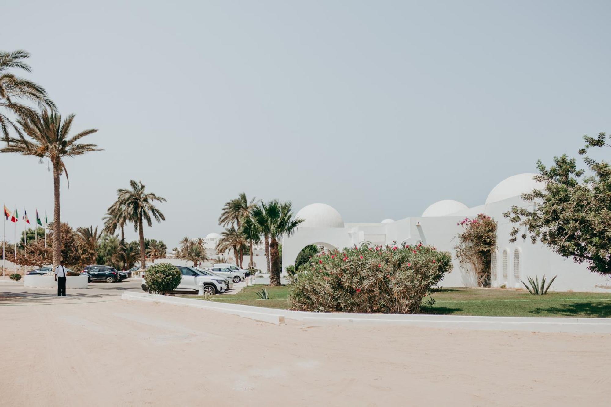 Hotel Bougainvillier Djerba Taguermess ภายนอก รูปภาพ